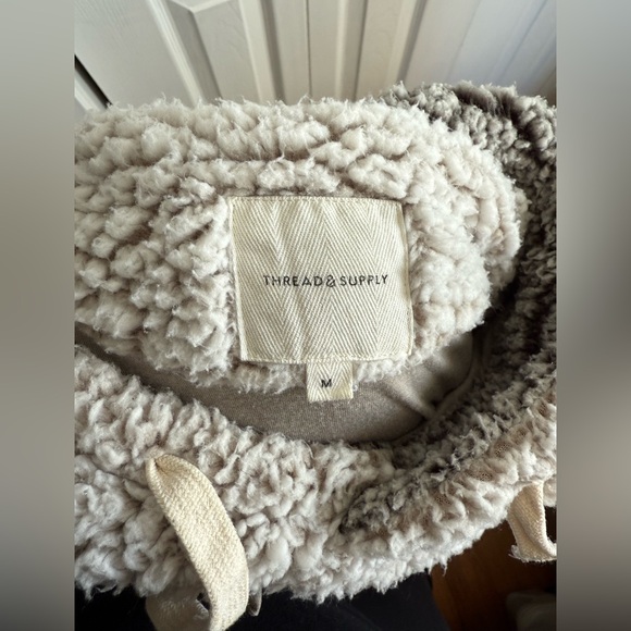 Thread & Supply. Hoodie, super fluffy and soft! - Picture 3 of 4